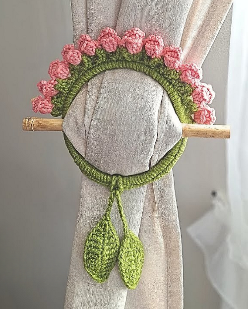 Crochet floral curtain holder 
