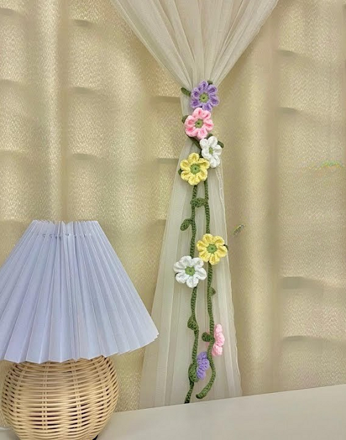 Crochet floral curtain holder