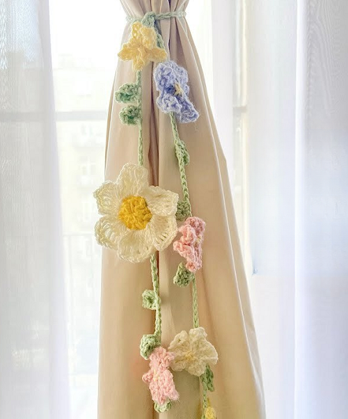 Crochet floral curtain holder