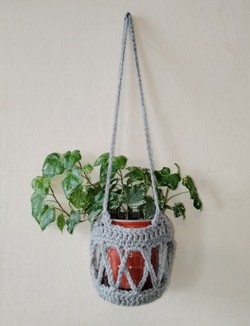 Crochet plant hanger