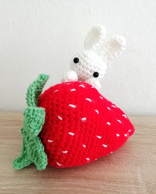 crochet Strawbunny