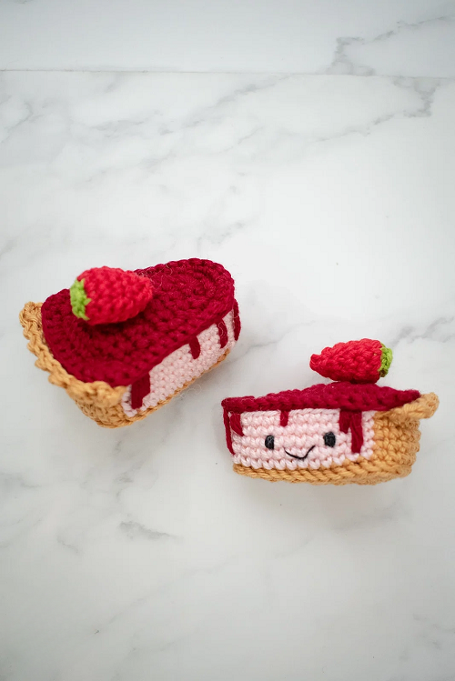 crochet strawberry cheesecake