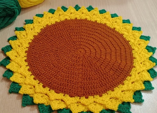 Crochet sunflower table runner 