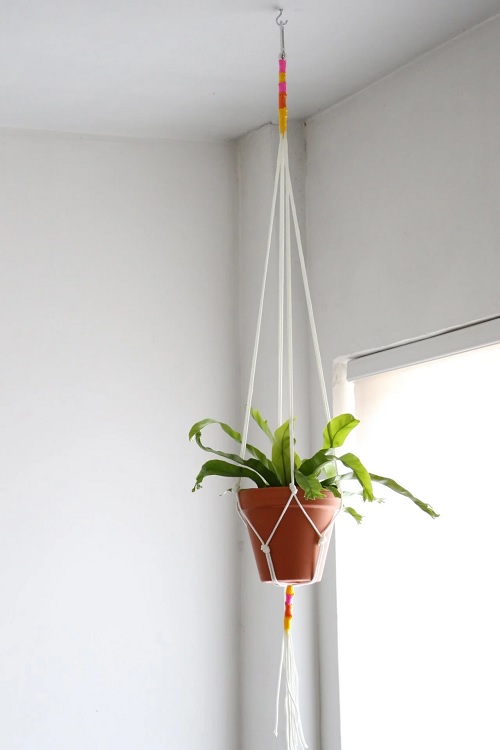 easy-macrame-plant-hanger