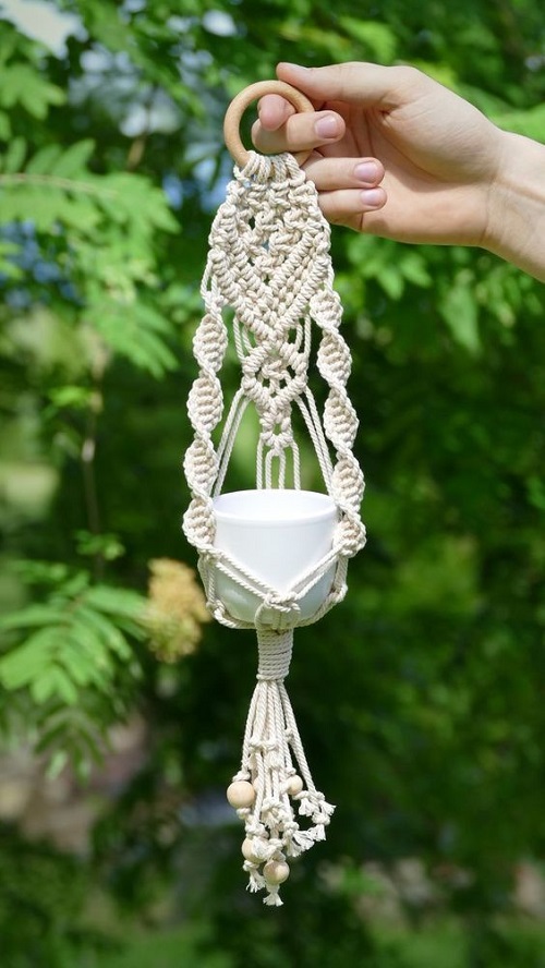 small Macrame Plant Hanger tutorial
