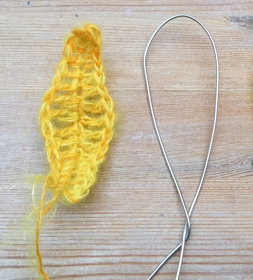 Add Floral Wire to the Leaf