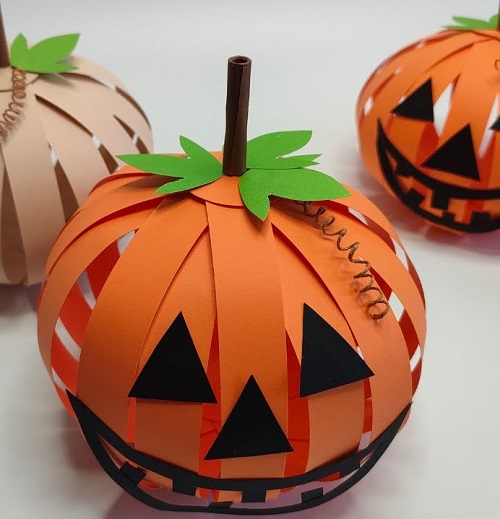 How to Make a Paper Pumpkin